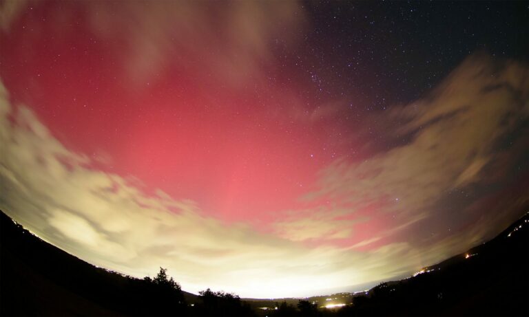 Aurora boreal de Ano Novo encanta os céus dos EUA