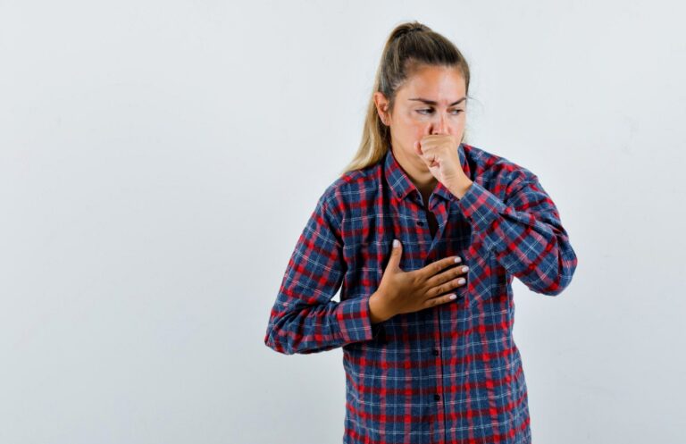 Azia e queimação? Saiba como identificar e controlar o refluxo