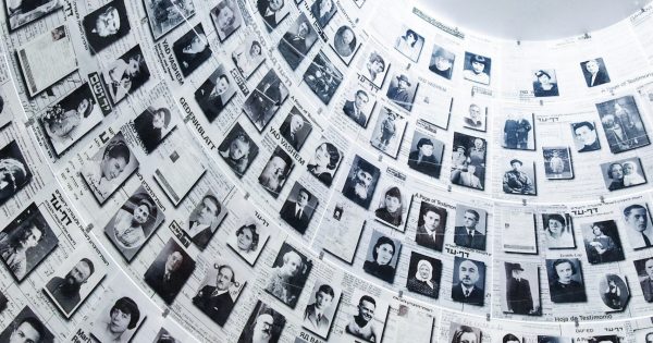 Biblioteca sobre o nazismo e o Holocausto fica acessível desde