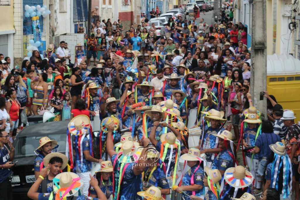 Bloco Tradicional Os Foliões vai às ruas e homenageia o