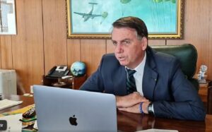 Bolsonaro afirma não ter tempo para ler livros, não assiste