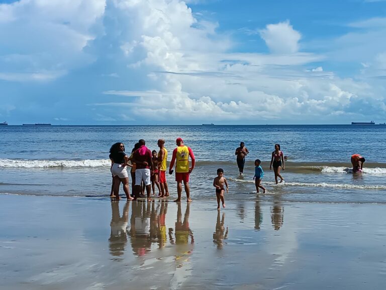 Bombeiros alertam para cuidados no mar durante período de férias