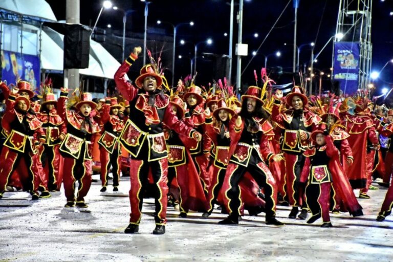 Cafua das Mercês abre exposição carnavalesca