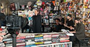 Carminho no novo episódio de “Tiny Desk Concert”