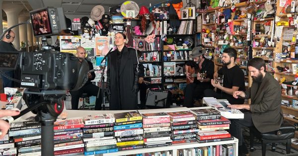 Carminho no novo episódio de “Tiny Desk Concert”