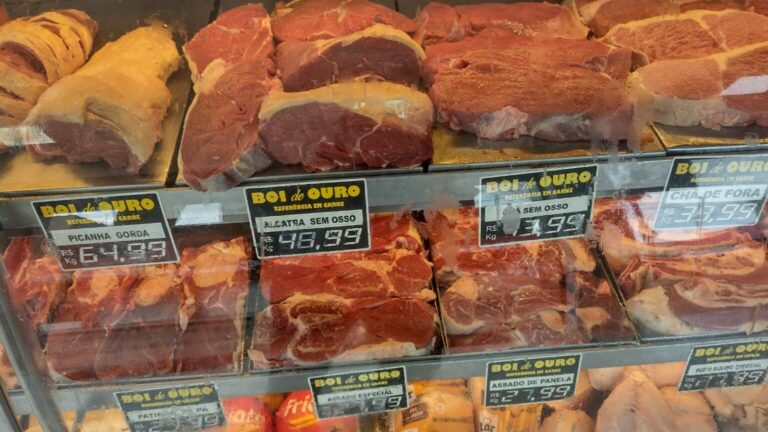 Com carne mais cara, consumidor vai de suína