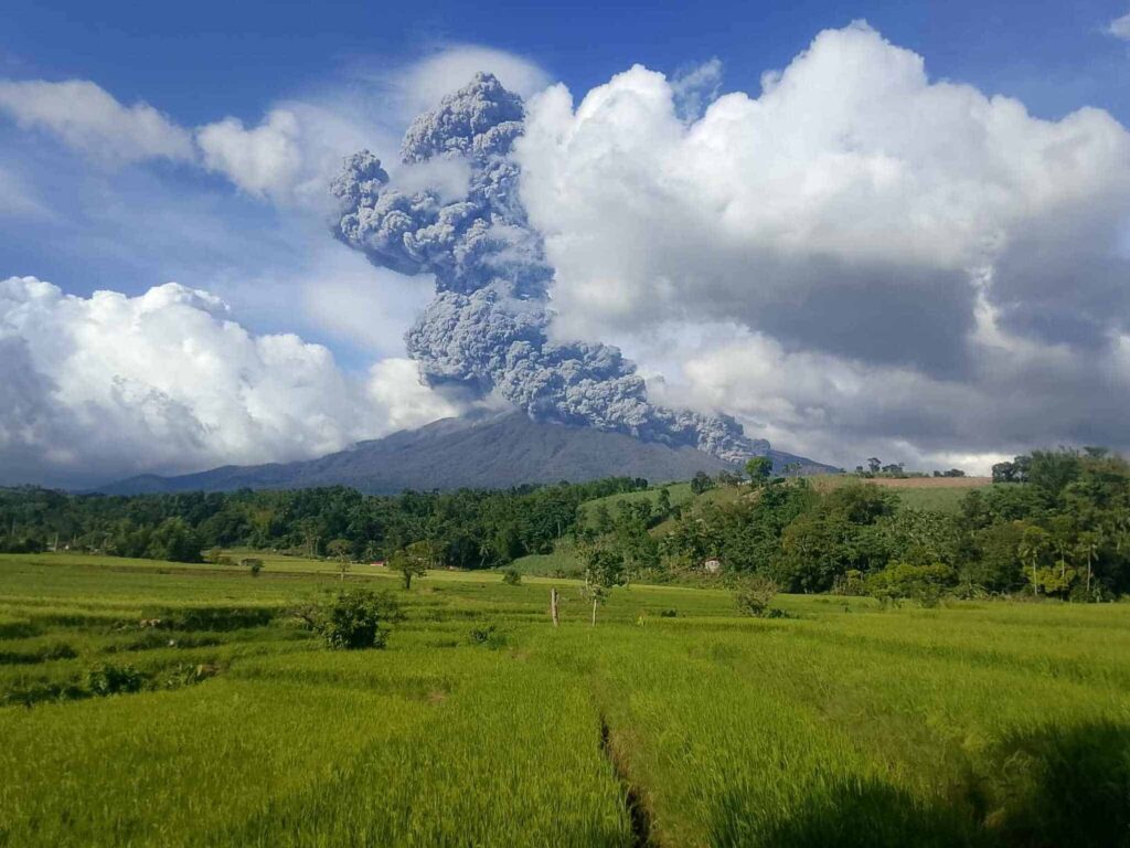 Como acontece uma erupção vulcânica e quais são os diferentes