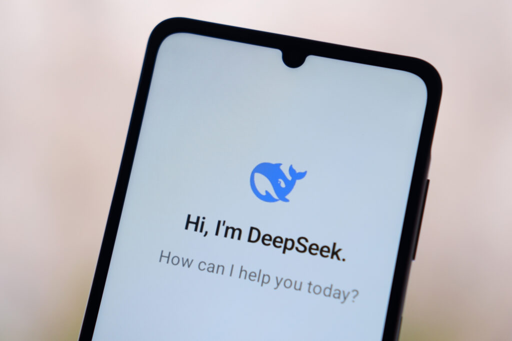 DeepSeek: Itália bloqueia aplicativo para proteger dados pessoais