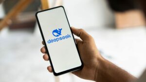 DeepSeek fora do ar? Plataforma engasga com número alto de