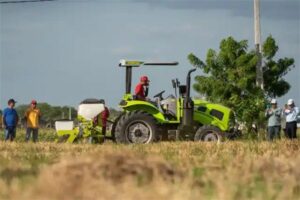 Drones chineses começam se popularizar entre agricultores brasileiros