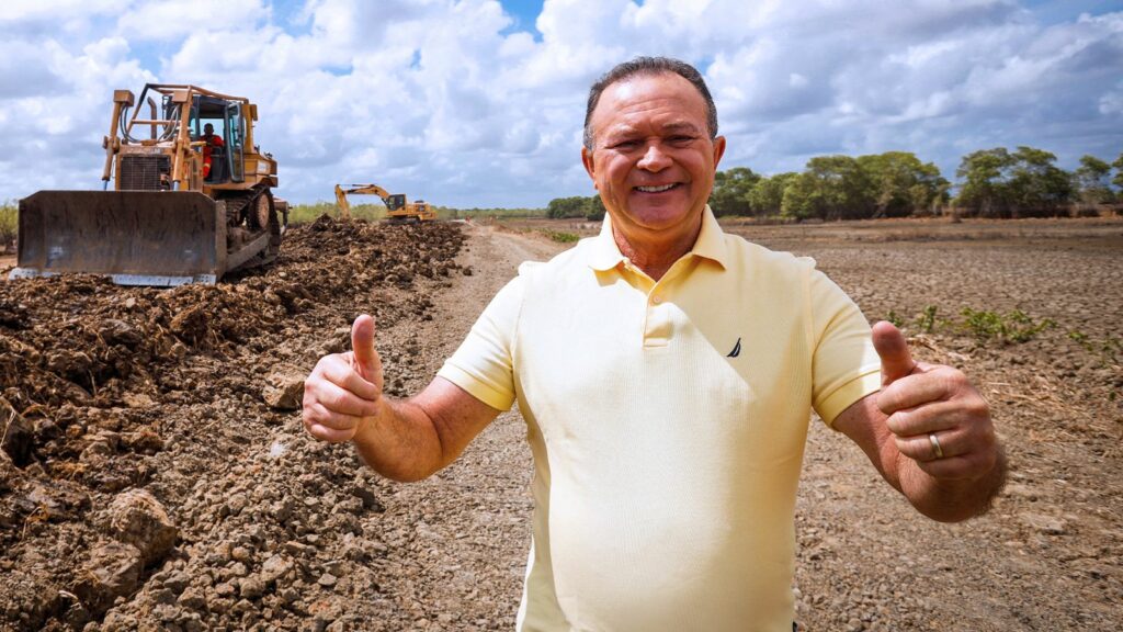 Em Bequimão, Brandão entrega obras na área da educação e