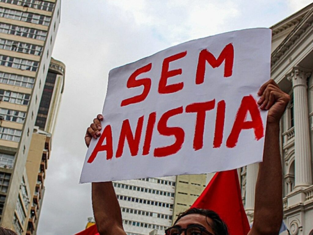 Em nota, centrais sindicais defendem punição a participantes do 8/1: