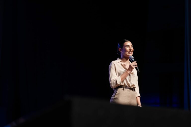 Em palestra inédita em São Luís, Cíntia Chagas aborda como