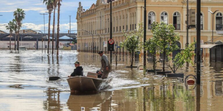 Eventos climáticos deixam 242 milhões de alunos sem aulas em