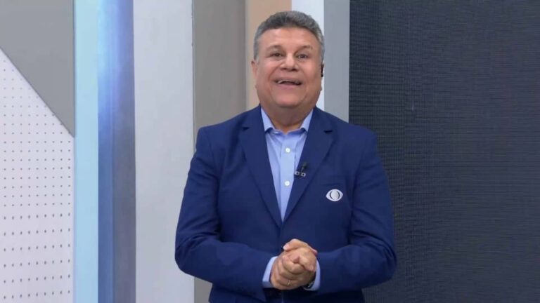 Ex-SBT, Teo José compra briga com canal rival em programa