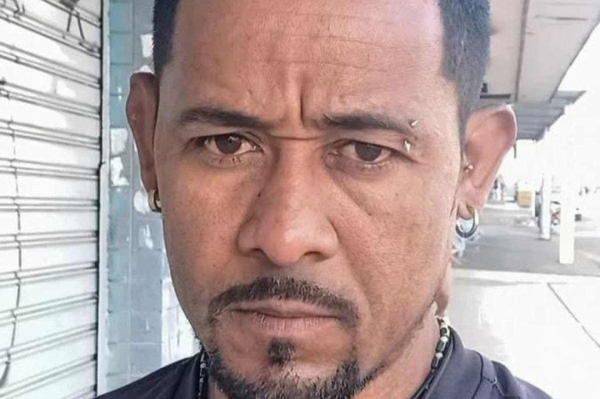 Homem é preso após assassinar companheira na frente dos filhos