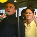 Impedido por Moraes, Bolsonaro afirma que Michelle irá à posse