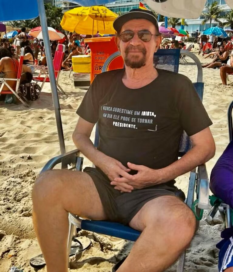 Lembrança de Bolsonaro? A mensagem na camiseta do advogado de