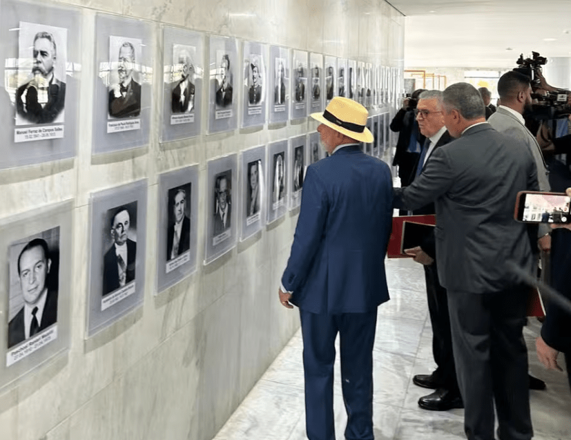 Lula cobra mudanças na galeria do Planalto e exige explicação