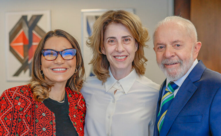 Lula dá parabéns a Fernanda Torres e equipe do filme