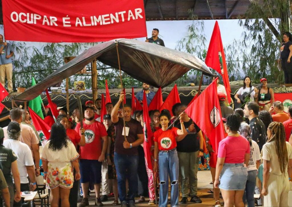 Movimento MST pressiona governo por reforma agrária e critica Congresso