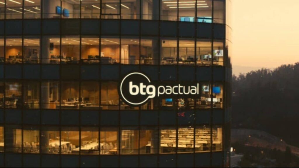 Previsões do BTG Pactual indicam volatilidade do dólar em 2025