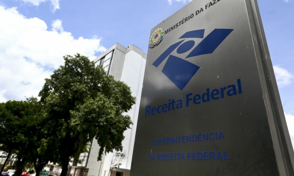 Receita Federal vai monitorar movimentações do Pix acima de R$5