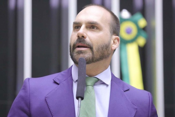 Saiba quem enviou e-mail para Eduardo Bolsonaro com convite para