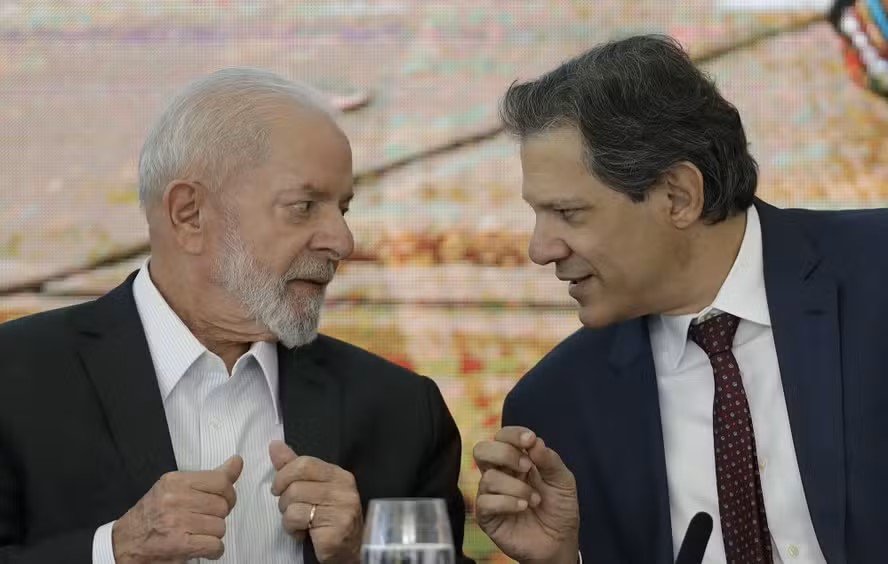 Sem citar o ministro, Lula dá bronca em Haddad pela