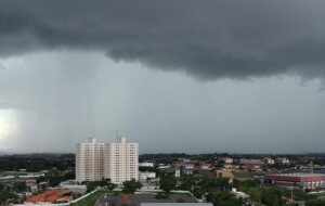 Terça-feira de chuva intensa na capital