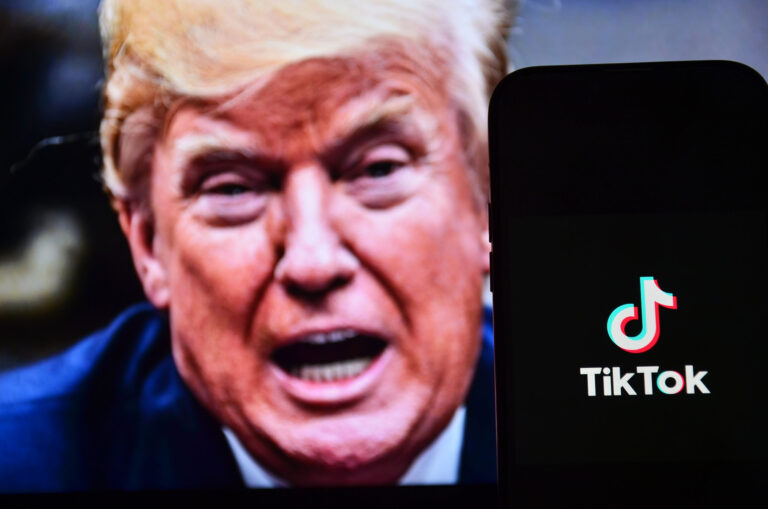 Trump cumpre promessa e assina ordem executiva que mantém TikTok