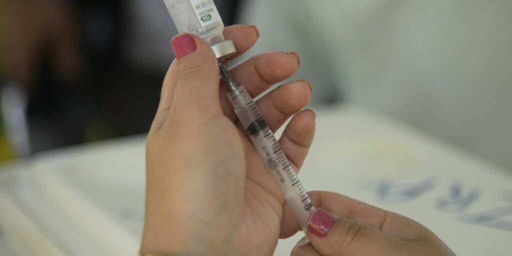 Vacinação contra gripe é prorrogada até 31 de janeiro na