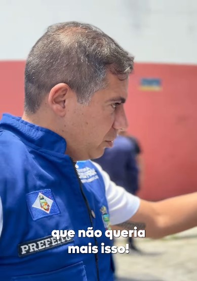 (Vídeo) Em Cabo Frio, Dr. Serginho oferece emprego a flanelinha