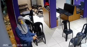 Vídeo: criminosos rendem funcionárias e roubam loja de açaí no