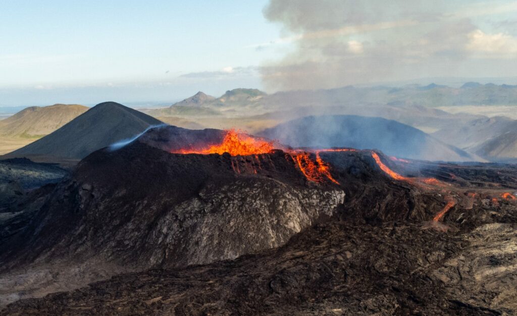 Vulcões mais ativos do Havaí compartilham fonte de magma