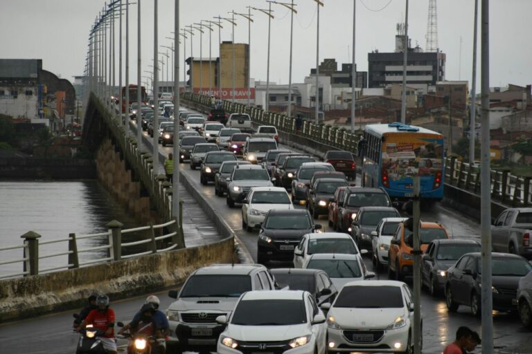 Acidente na Ponte do São Francisco gera congestionamento nesta manhã