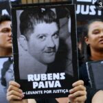 Ativistas protestam em frente a prédio no Flamengo onde mora