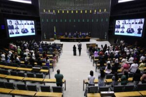 Câmara pode ter mais deputados em mudança proposta por Hugo