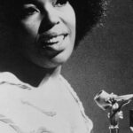 Cantora Roberta Flack morre aos 88 anos, a voz do