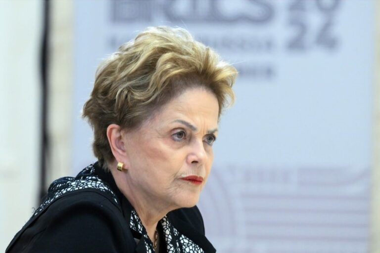 Dilma é internada em Xangai na China após passar mal