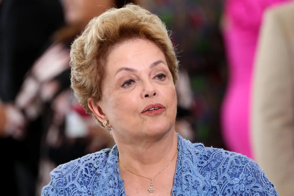 Dilma tem alta após internação e retorna ao trabalho no