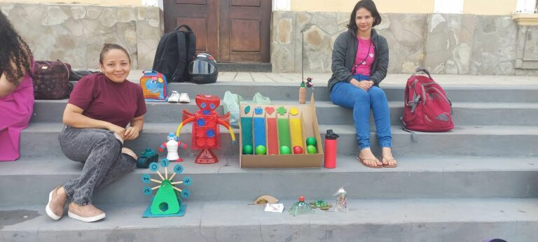 Estudantes da UEMA realizam exposição participativa de brinquedos pedagógicos