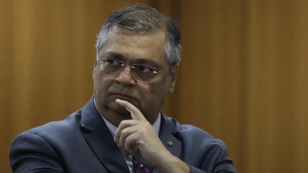 Flavio Dino manda auditar R$ 469 milhões de emendas sem
