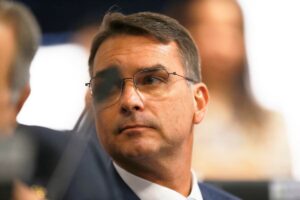 Gilmar nega recurso para reabrir caso das ‘rachadinhas’ de Flávio