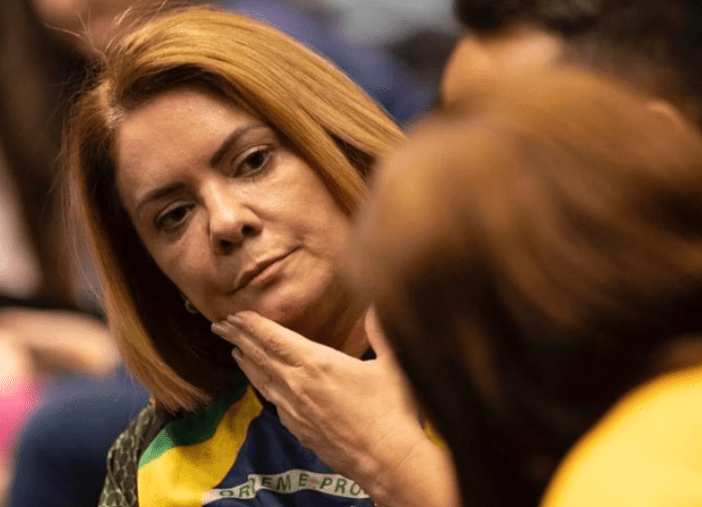 Governo Lula restabelece nacionalidade brasileira de ex-mulher de Bolsonaro