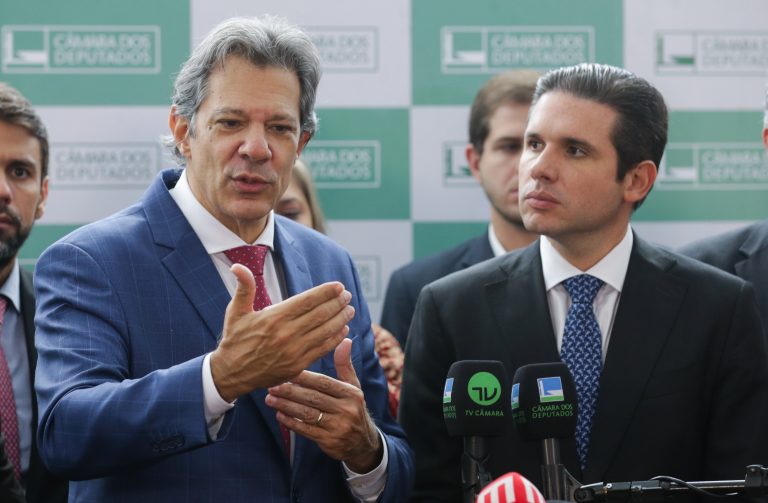 Haddad diz que projeto sobre isenção do IR já está