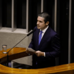 Hugo Motta critica sigilo de 100 anos imposto pelo governo