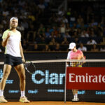 João Fonseca é superado na estreia do Rio Open e