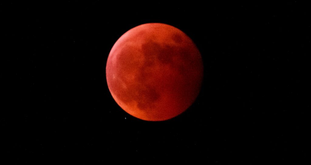 “Lua de Sangue”: saiba onde o eclipse lunar total de