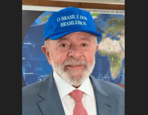 Lula adere à “guerra dos bonés” com recado a Trump